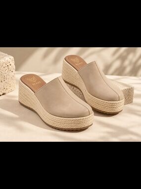 BEAST FASHION Beige Platform Espadrille Mules